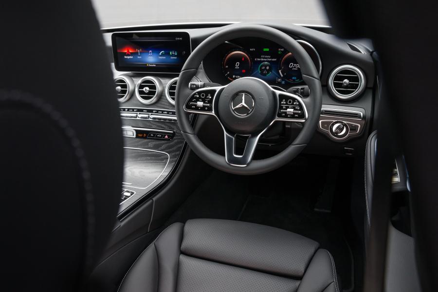 Интерьер Mercedes-Benz C200 Avantgarde Line (W205) 2018 года  (WW) (фото 19 из 40)